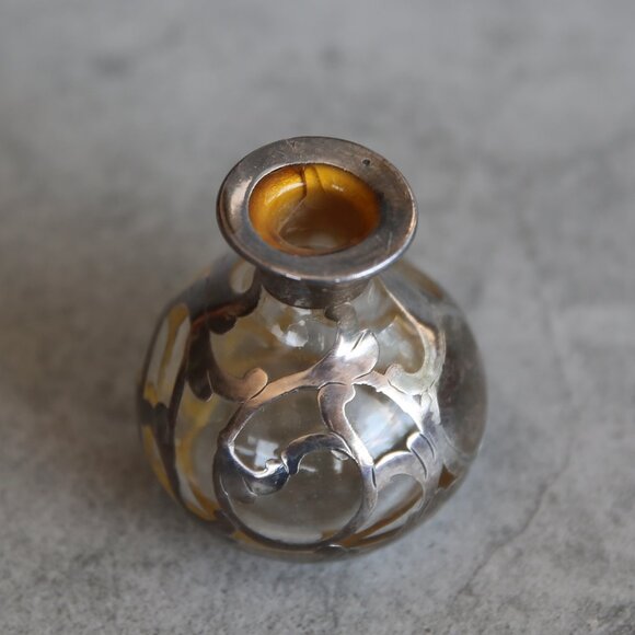 Antique Art Nouveau Glass Perfume Bottle with Sterling Silver Overlay - Picture 3 of 6